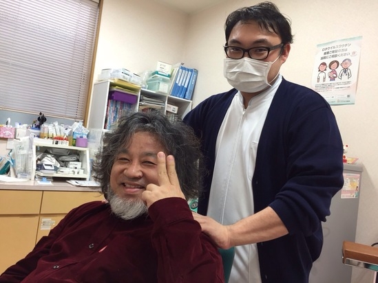 クマ先生と看護師の笠原さんの写真